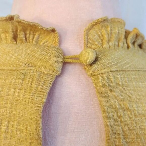 Cable & Gauge Mustard Yellow Textured Crochet Keyhole Blouse LP NWT - Picture 15 of 16